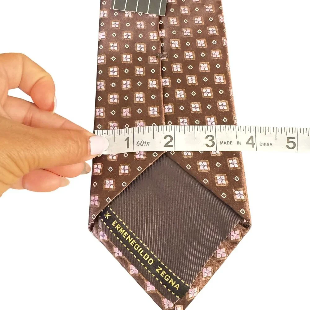 NWT!Ermenegildo Zegna Mens Burgundy/Pink Medallion Pattern 100% Silk Necktie 60